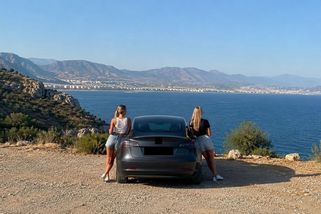 Elektromobilem do turecké Antalye. Petra s Janou si „zajely pro kebab“ 2.300 km